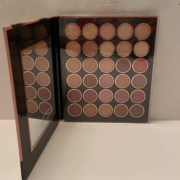 ELLEN TRACY Glam eyeshadow palette in box with sealed mirror. Cruelty free vegan - Picture 8 of 17